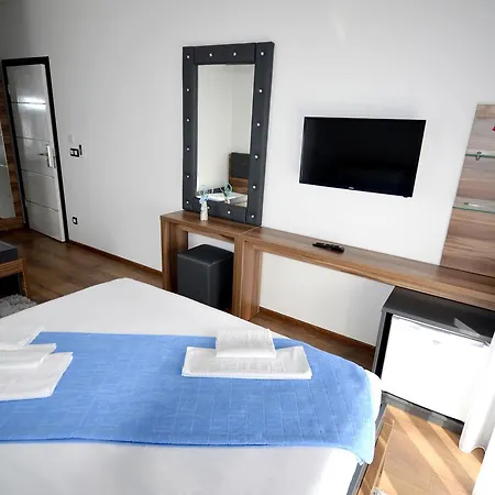 Motel Pm Company *